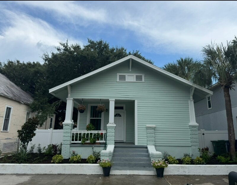 1932 W Spruce St in Tampa, FL - Building Photo