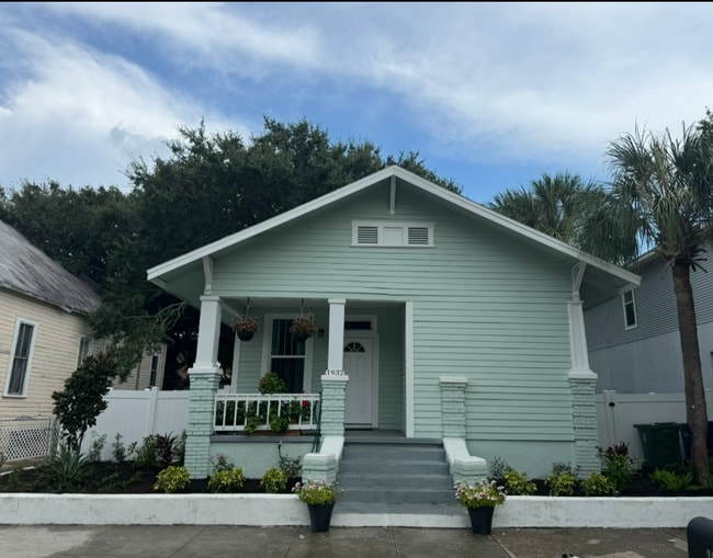property at 1932 W Spruce St