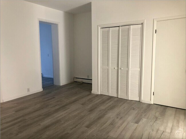 324 Warren St in Hudson, NY - Building Photo - Building Photo