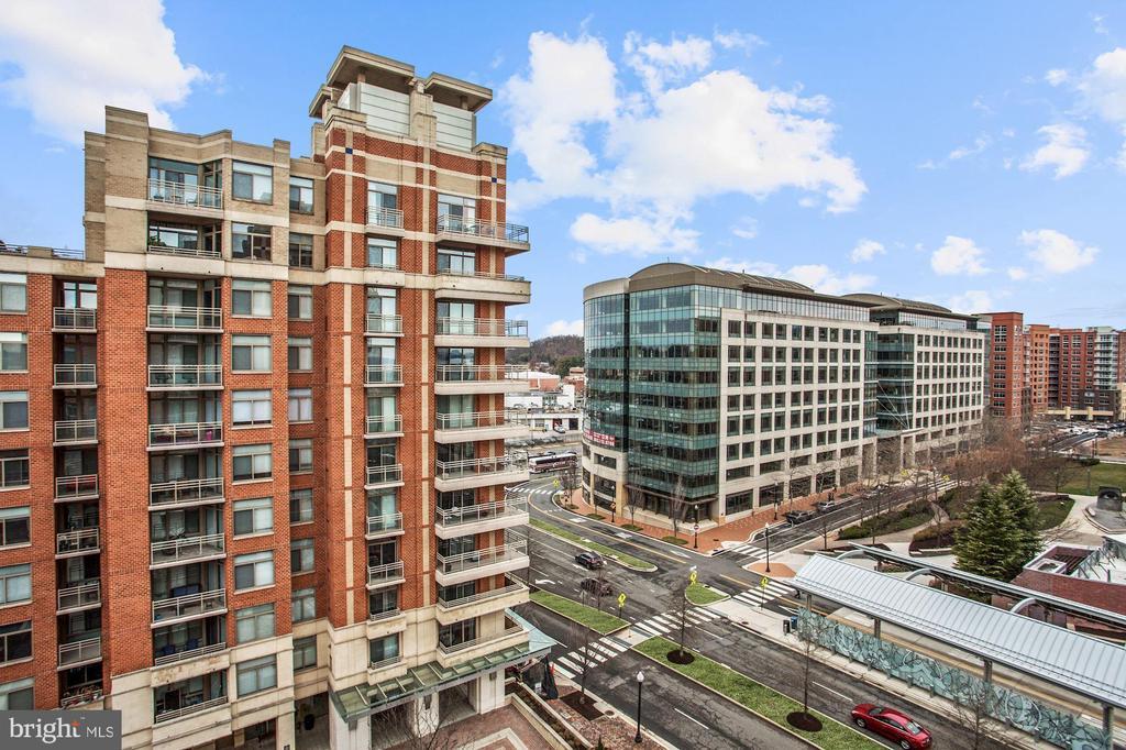 3650 S Glebe Rd in Arlington, VA - Building Photo