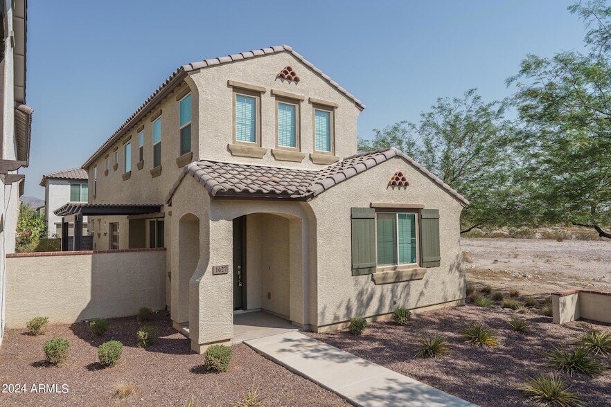 1627 N 208th Ave in Buckeye, AZ - Foto de edificio