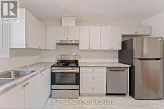 12 Kings Ct in Orillia, ON - Building Photo - Building Photo