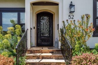 52 Hillview Ave in Redwood City, CA - Building Photo - Building Photo