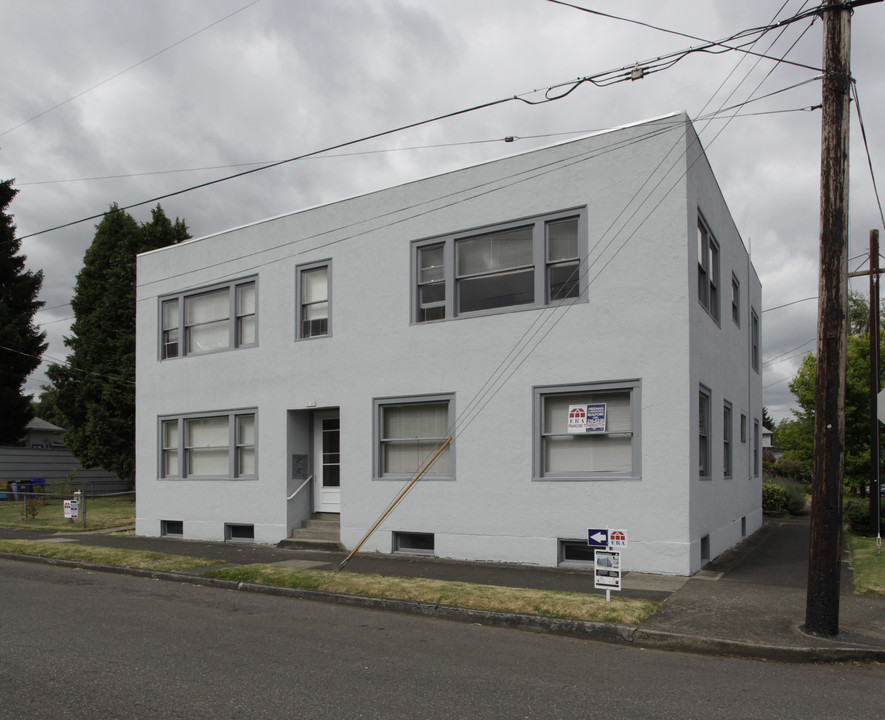 3905 SE 54th Ave in Portland, OR - Building Photo