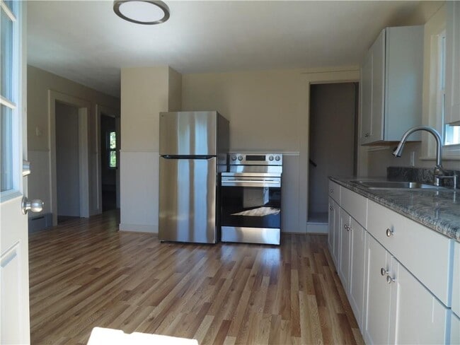 182 Westerly Bradford Rd in Westerly, RI - Building Photo - Building Photo