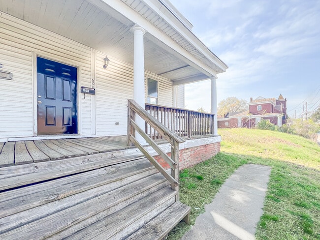 608 Halifax St in Petersburg, VA - Foto de edificio - Building Photo