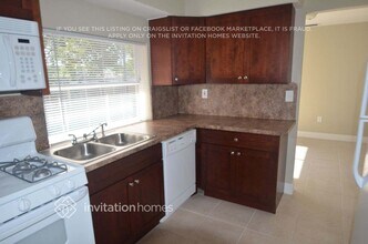 2420 NW 89th Ave in Sunrise, FL - Building Photo - Building Photo