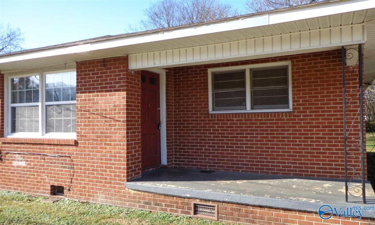 3213 Meridian St N in Huntsville, AL - Building Photo