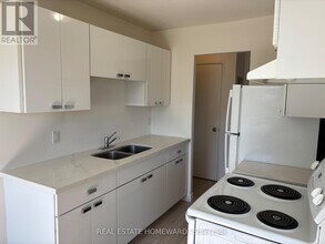 1765 Lawrence Ave E in Toronto, ON - Building Photo - Building Photo