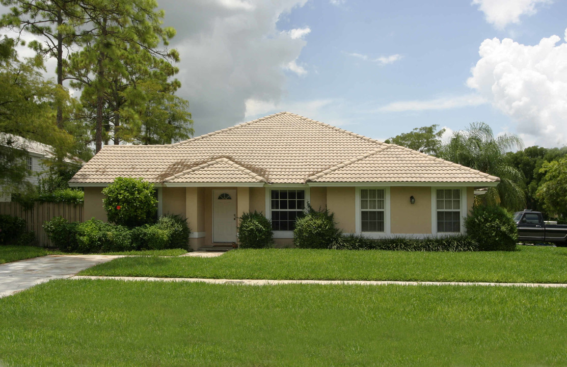 1598 Hawthorne Pl in Wellington, FL - Building Photo