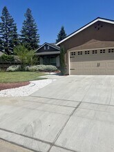 233 Karen Ave in Clovis, CA - Building Photo - Building Photo
