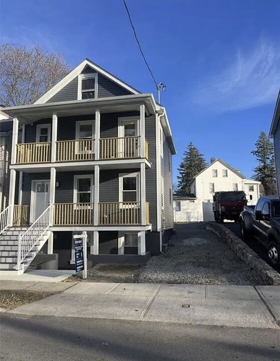 24 Snowden Ave, Unit 1 in Ossining, NY - Building Photo