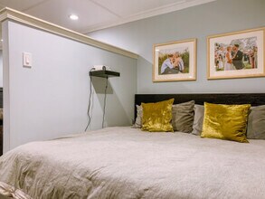 30 Bentley St, Unit 3 in Boston, MA - Foto de edificio - Building Photo