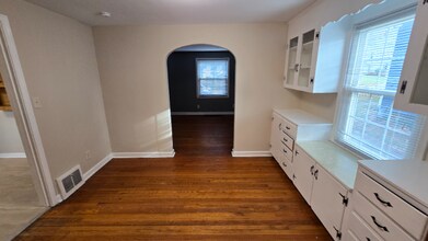 1013 Bon Air Dr in Sharon, PA - Foto de edificio - Building Photo