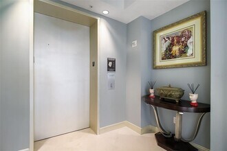 1300 Benjamin Franklin Dr in Sarasota, FL - Building Photo - Building Photo
