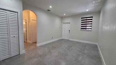 17820 NW 73rd Ave in Hialeah, FL - Building Photo - Building Photo