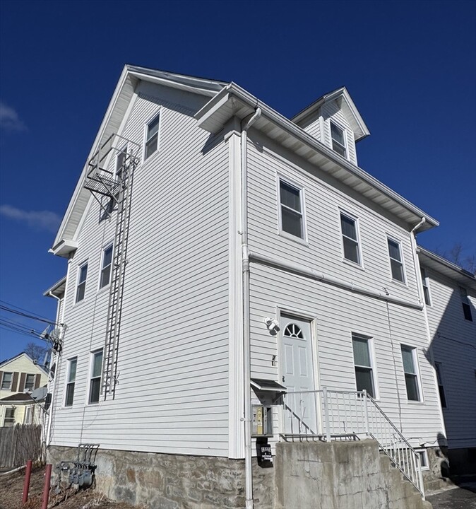 7 Mason St in Taunton, MA - Building Photo