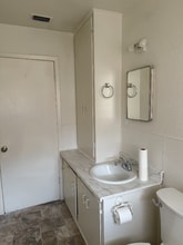 404 E 9th St in Bishop, TX - Building Photo - Building Photo