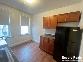 1634 Commonwealth Ave, Unit 24 in Boston, MA - Foto de edificio - Building Photo