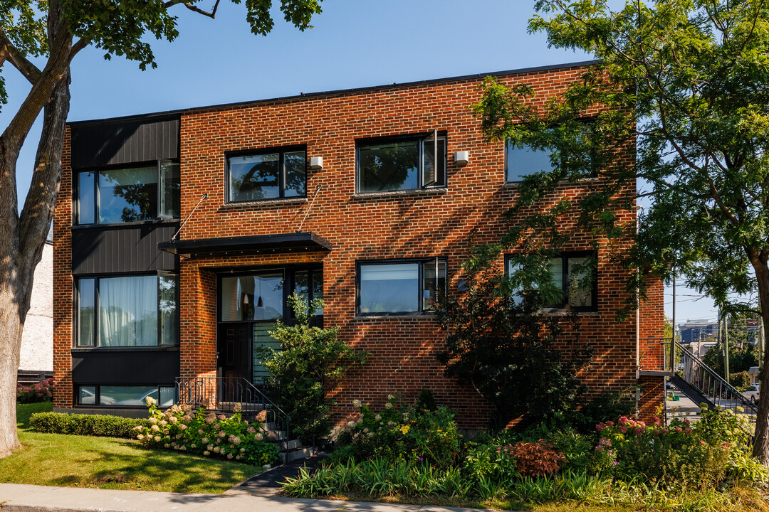 315 Melville Av in Westmount, QC - Building Photo