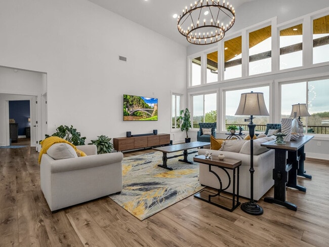 property at 198 Amberwood Pl