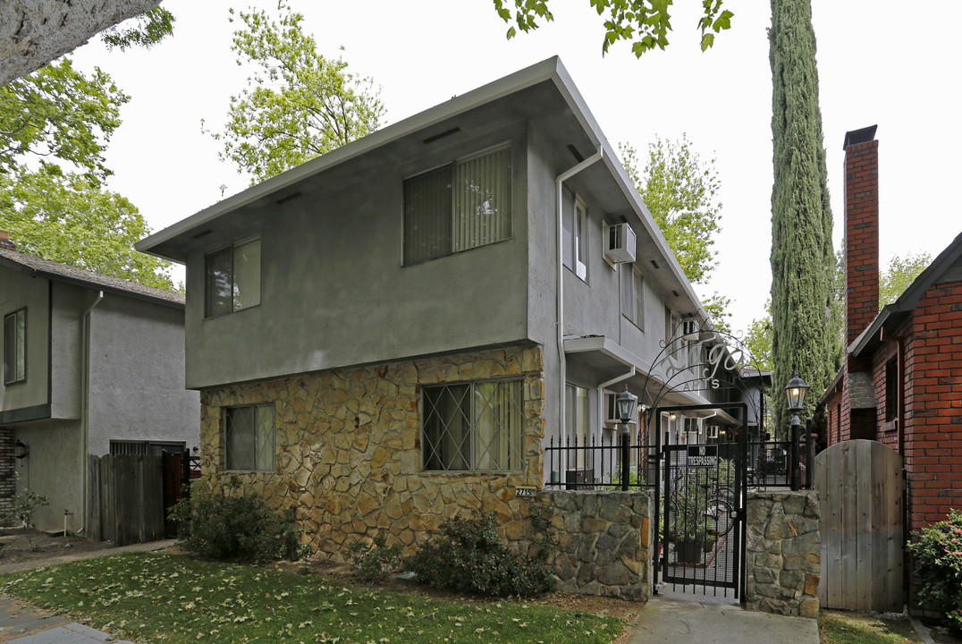 Lago Apartments in Sacramento, CA - Building Photo