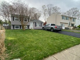 8289 Wold Den Ct in Springfield, VA - Building Photo