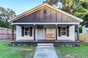 140 N Commerce St in Slocomb, AL - Building Photo