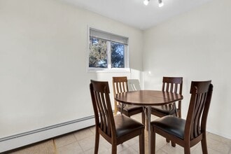 10609 102 St in Grande Prairie, AB - Building Photo - Building Photo