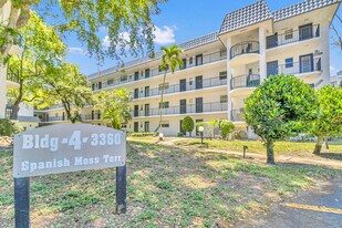 3360 Spanish Moss Terrace in Lauderhill, FL - Building Photo