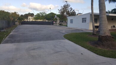 11455 SW 82nd Ave in Miami, FL - Building Photo - Building Photo
