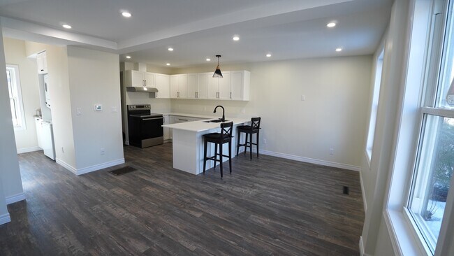 246 Forest Ave in Hamilton, ON - Building Photo - Building Photo