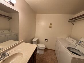 1409 Ridgecrest Trl in Green Bay, WI - Foto de edificio - Building Photo