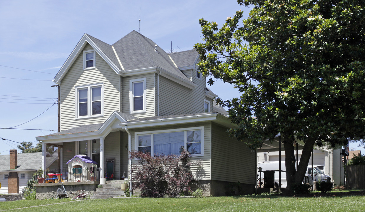 504 Elliott Ave in Cincinnati, OH - Foto de edificio