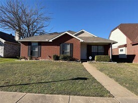 421 Sims Dr in Cedar Hill, TX - Building Photo