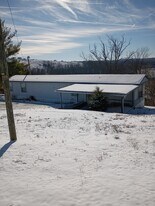 643 Kelly Rd in De Mossville, KY - Building Photo