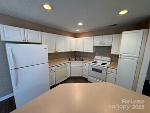 8419 Southgate Commons Dr, Unit 801 in Charlotte, NC - Building Photo - Building Photo
