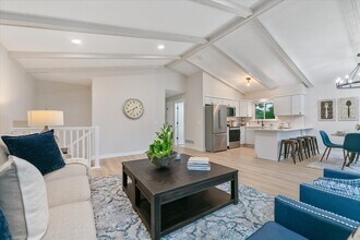 4835 Drake St in Maple Plain, MN - Building Photo - Building Photo