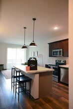 Esker Apartments in Madison, WI - Foto de edificio - Building Photo