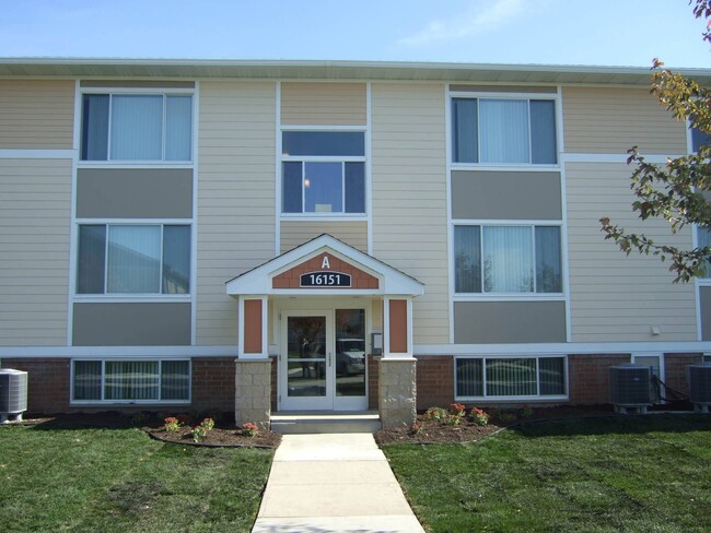 Lakeshore Beach in Cleveland, OH - Foto de edificio - Building Photo