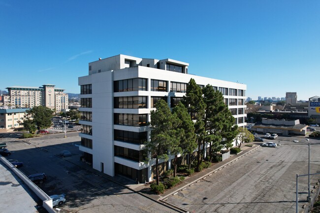 Apartments in Emeryville, CA - Foto de edificio - Building Photo