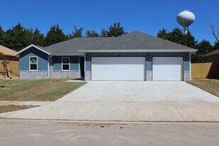 407 E Rosalie St in Strafford, MO - Building Photo