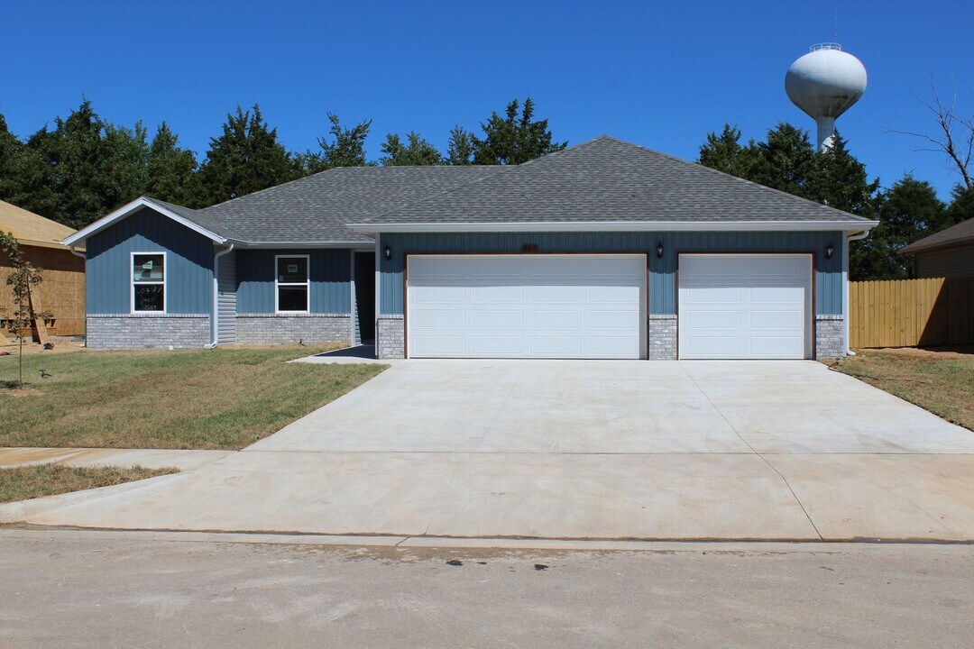 407 E Rosalie St in Strafford, MO - Building Photo