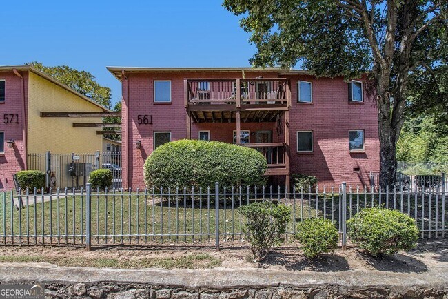 property at 561 Formwalt St SW