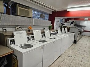 7337 S South Shore Dr, Unit 515 in Chicago, IL - Foto de edificio - Building Photo