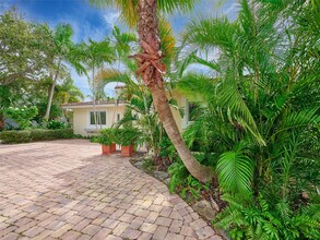 3220 Oleander Way in Pompano Beach, FL - Building Photo - Building Photo