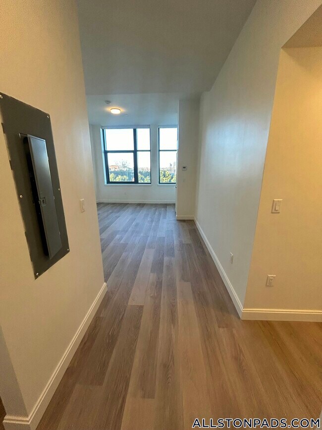 1079 Commonwealth Ave, Unit 201 in Boston, MA - Building Photo - Building Photo