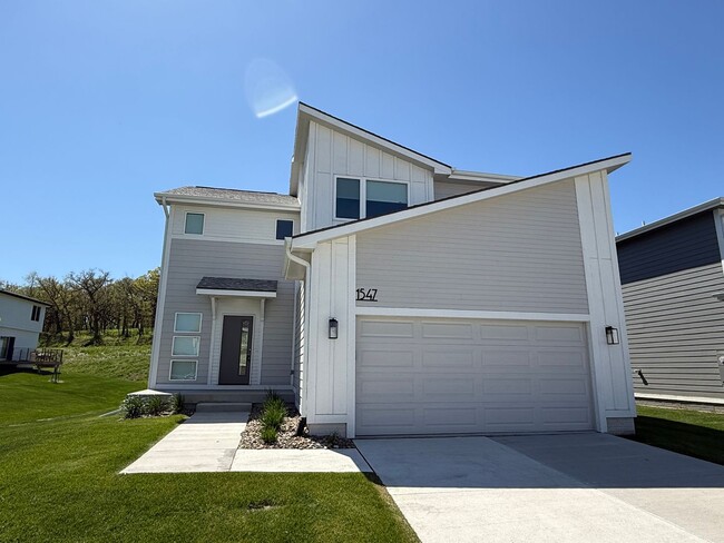 property at 1547 S King's Grv Ave