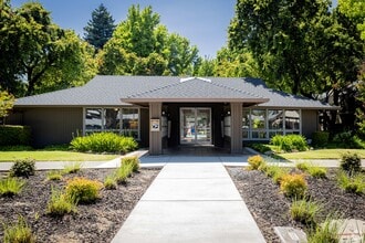 Shasta Terrace in Vacaville, CA - Building Photo - Building Photo
