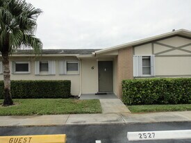2527 Emory Dr W in West Palm Beach, FL - Building Photo